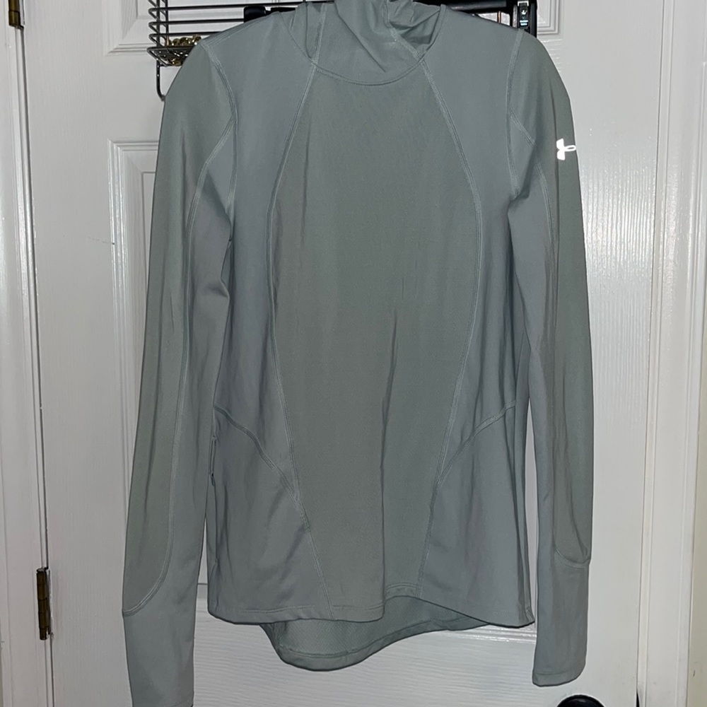 Under armour cold gear size small